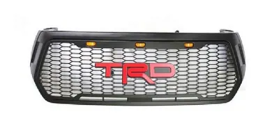 Grade Dianteira Toyota Hilux Com Led Amarelo 2017 A 2022