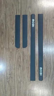 Friso Lateral Mobi Preto Borracha C/Nome* — detalhe