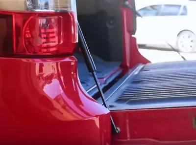 Amortecedor Da Tampa Dodge Ram 09/* — detalhe
