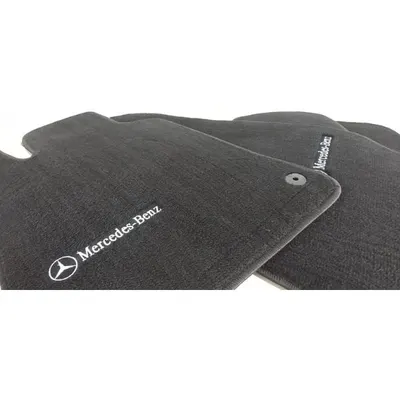 tapete preto mercedes